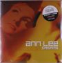 "ANN LEE DREAMS" steht in großen weißen Buchstaben auf orangefarbenem Hintergrund, mit einem Frauenporträt im Hintergrund.
