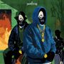 Text: "Children of Zeus". Illustration von zwei Personen mit surrealen Gesichtern, Masken, Ketten und in blauen Hoodies.