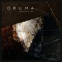 "ORUMA" und "Rzepka / Rumiński / Bārski" auf abstraktem, dunkel texturiertem Hintergrund mit geometrischen Formen.