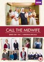 "Call the Midwife", Serie 1-5, Weihnachtsspecials. BBC-Logo oben rechts. Gruppenfoto von Pflegekräften mit Babys.