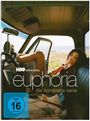 „HBO Original Euphoria die komplette Serie“. Frau entspannt im Auto, Beine hochgelegt. FSK 16 Hinweis links unten.