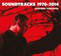 „SOUNDTRACKS 1970-2014, STEPHEN THROWER“. Ein Mann mit Bart vor einem roten Hintergrund mit schwarzen Ästen.
