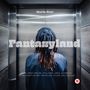 Texte: "Maria Uzor", "Fantasyland", Songtitel unten. Eine Person mit Dreadlocks steht in einem Aufzug, Rückenansicht.