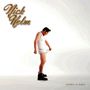 Texte: "Nick Helm", "DOWN 'N' DIRTY". Ein Mann in Unterwäsche und Stiefeln zieht seine Shorts nach vorne.