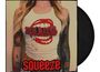 Ein Tanktop zeigt ein rotes Logo mit Lippen und dem Text "THE BITES". Unten steht in großen Buchstaben "SQUEEZE".