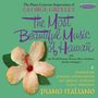 "The Most Beautiful Music of Hawaii" steht in großer, geschwungener Schrift. Darunter eine Hibiskusblüte.