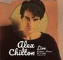 "Alex Chilton Live, Pontoise - France, 05-11-1986, NO SEX TOUR 1986." Ein Porträt eines Mannes auf braunem Hintergrund.