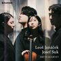 Leoš Janáček, Josef Suk, ARETE QUARTET. Vier Personen mit Instrument, ernst in einem städtischen Hintergrund.