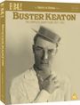 "Buster Keaton: The Complete Short Films 1917–1923." Schwarz-Weiß-Foto von einem Mann mit Hut und nachdenklichem Gesichtsausdruck.