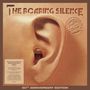 „The Roaring Silence“ und „50th Anniversary Edition“. Gezeigt ist ein großes Ohr mit einem Mund darin, kunstvoll gestaltet.