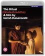 Blu-ray-Hülle mit Text: "The Ritual (Ghatashraddha) A film by Girish Kasaravalli". Frau reicht Kind eine Lampe.