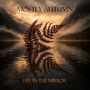 "Mostly Autumn" und "Life in the Mirror" sind geschrieben. Im Hintergrund ein nebliger See zwischen Bergen, mit Farn im Wasser.