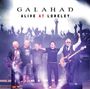Text: "GALAHAD ALIVE AT LORELEY." Fünf Männer umarmen sich auf einer Bühne, mit Jubelpublikum im Hintergrund.