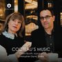 "COCTEAU'S MUSIC" mit Claire Booth (Sopran) und Christopher Glynn (Klavier). Zwei Personen sitzen mit Tassen.