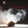 Text: "BRUCKNER 8, Norrköping Symphony Orchestra, Karl-Heinz Steffens, conductor." Rauch umhüllt Stein auf dunklem Boden.