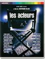 Text: "ALAIN SARDE presents a film by BERTRAND BLIER - les acteurs." Darunter ein Regiestuhl in Spotlight und Schauspielernamen.