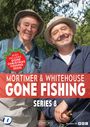 „Mortimer & Whitehouse Gone Fishing Series 8“ in großen Buchstaben, zwei lächelnde Männer in Anglerkleidung.