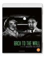 Oben steht "BACK TO THE WALL". Darunter "A film by Édouard Molinaro". Zwei ernst schauende Personen im Auto.