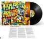 Bunte Collage mit großem Text "HAPPY MONDAYS PILLS 'N' THRILLS". Schallplatte daneben. Ein Infoblatt liegt darunter.