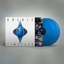 Text: G O L D I E, T I M E L E S S. Ein Albumcover mit blauem, skulpturalem Logo und zwei blauen Vinylplatten.