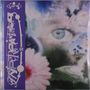 Text links: "Lone", darunter kunstvoller Text. Darstellung: ein blaues Auge, eine rosa Blume und Landschaften.