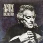 Text: "Andy Irvine, Devoted, Songs of Woody Guthrie." Schwarz-weiß-Foto eines Mannes mit Gitarre und Mikrofon.
