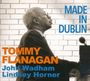 "MADE IN DUBLIN" steht rechts oben. "TOMMY FLANAGAN", "John Wadham", "Lindsey Horner" darunter. Ein Mann spielt Klavier.