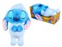 "Try Me" und "Stitch" sind sichtbar. Ein blaues Plüschtier mit geschlossenen Augen trägt Schlafkleidung und liegt in einer bunten Verpackung.