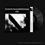 Text: „kansanturvamusiikkikomissio 666“. Schwarz-weißes Plattencover mit unscharfem Messerbild. Vinyl neben dem Cover.
