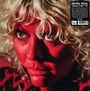 Texte oben rechts: "Sibille Attar 'Amor Fati' LP". Nahaufnahme eines Gesichts mit blondem Haar. Intensives rotes Licht.