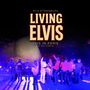 Nils Strassburg: Living Elvis. Live in Paris at the Olympia. Menschen auf einer Bühne verneigen sich vor Publikum.