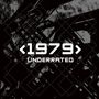 „<1979> UNDERRATED“ in weißem Text auf schwarzem Hintergrund mit abstrakten Mustern.