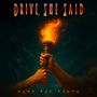 „DRIVE, SHE SAID” oben, „PASS THE TORCH” unten. Illustration: Zwei Hände halten gemeinsam eine brennende Fackel.