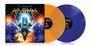 „The many faces of Def Leppard“ steht über einem Raumschiff vor buntem, futuristischem Hintergrund; gelbe und blaue Schallplatten.