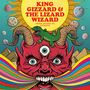 "King Gizzard & The Lizard Wizard, From Demos to Demons." Illustration eines roten Dämonenkopfes mit Regenbogenstrahlen.
