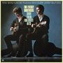 "The Everly Brothers Sing Their Greatest Hits" steht groß. Zwei Männer sitzen mit Gitarren.