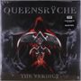 „QUEENSRŸCHE“ oben, „THE VERDICT“ unten. Eine Kapuzengestalt mit ausgebreiteten Armen vor dunklem Hintergrund.