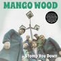 "MANGO WOOD", "Stomp You Down". Sechs Personen stehen im Halbkreis unter einer Straßenlaterne, Blick von unten.