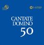 Text: "CANTATE DOMINO 50". Links oben ist ein stilisiertes Logo. Rechteckig, blau mit weißer Schrift.