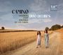 „CAMINO“, „Mosquera“, „Gaos“, „Palomino“, „De los Cobos“, „DUO DELIBES“. Zwei Frauen auf einem Feldweg im Sommer.