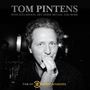 Tom Pintens, "live on 2 meter sessions". Ein Mann hält eine Mundharmonika und schaut in die Kamera.
