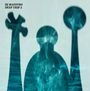 Text: "DJ MAESTRO DEEP TRIP 2". Verschwommene, abstrakte Figuren in Blau auf hellem Hintergrund.