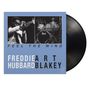 Cover mit Text „Feel the Wind“, „Freddie Hubbard Art Blakey“. Schwarz-Weiß-Fotos von Trompeter und Schlagzeuger.