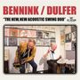 BENNINK / DULFER, "THE NEW, NEW ACOUSTIC SWING DUO". Zwei Musiker mit Saxophon und Schlagzeug in einem Plattenladen.