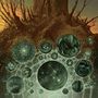Illustration eines Baumes mit surrealen Elementen, darunter Augen, Klauen und kosmische Symbole in kreisförmigen Blasen.
