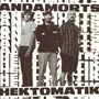 Text: "ANDAMORTS HEKTOMATIK". Drei Menschen stehen nebeneinander vor einem Hintergrund mit wiederholtem Textmuster.
