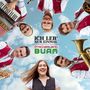 ICH LEB' NUR EINMAL, ÖTSCHERLAND BUAM. Sechs Personen in traditioneller Kleidung, die fröhlich in den Himmel blicken.