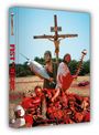 "FIST of JESUS" steht über einem gekreuzigten Mann. Zwei Männer halten einen Fisch und einen blutigen Knochen.