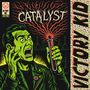"Catalyst", "Victory Kid". Illustration: Eine grüne Figur hält ein Reagenzglas, strahlt rote Linien aus, wirkt überrascht.