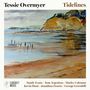 "Tessie Overmyer, Tidelines, Earshift Music; Sandy Evans, Tom Avgenicos. Illustration eines Strandes mit Menschen."